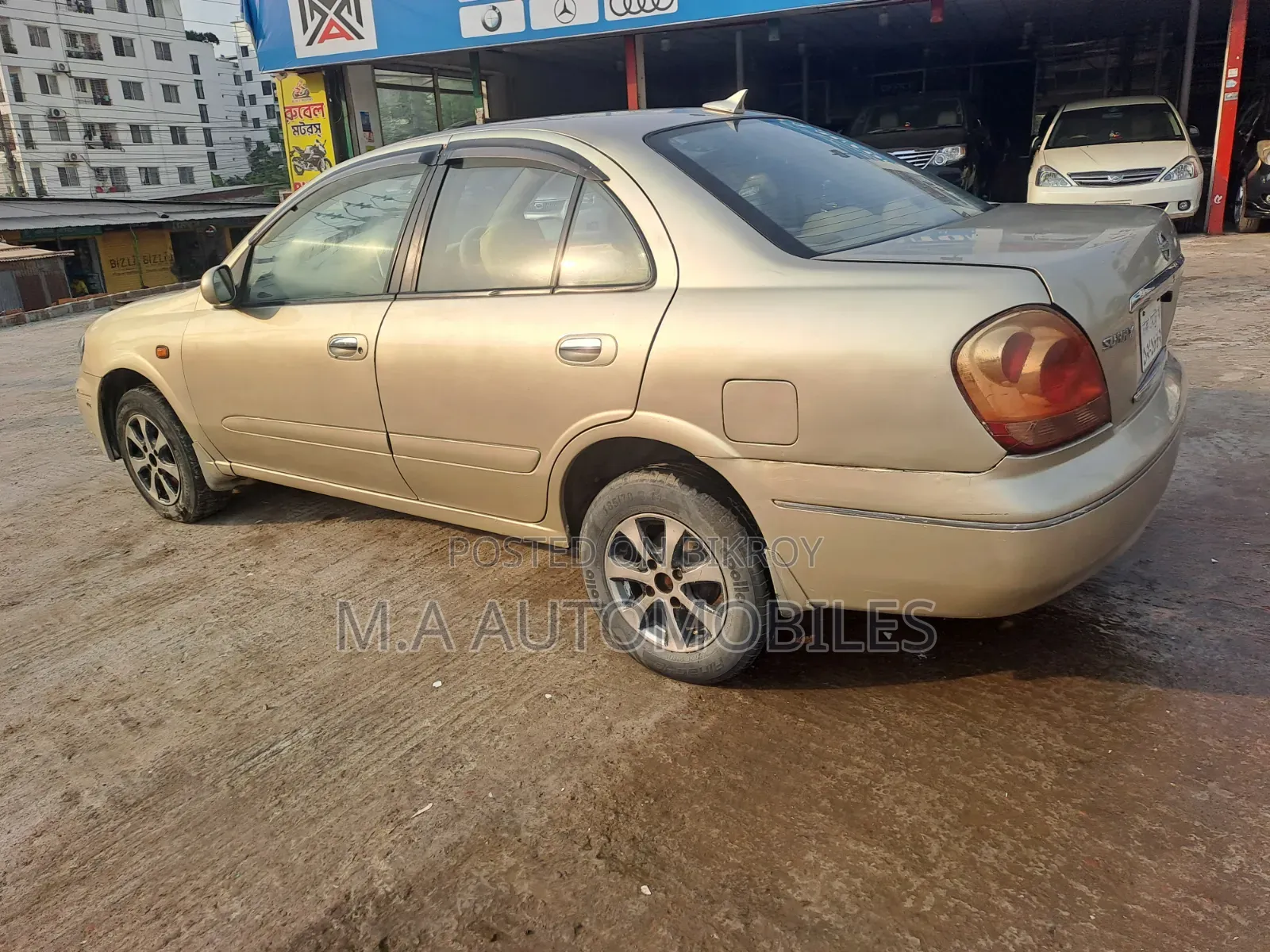 Nissan Sunny 2006 Gold