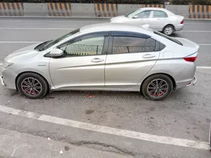 হোন্ডা গ্রেস ২০১৬ সিলভার