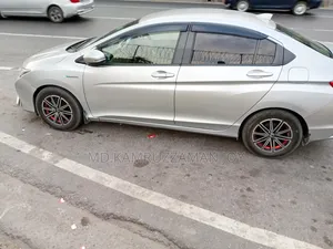 হোন্ডা গ্রেস ২০১৬ সিলভার