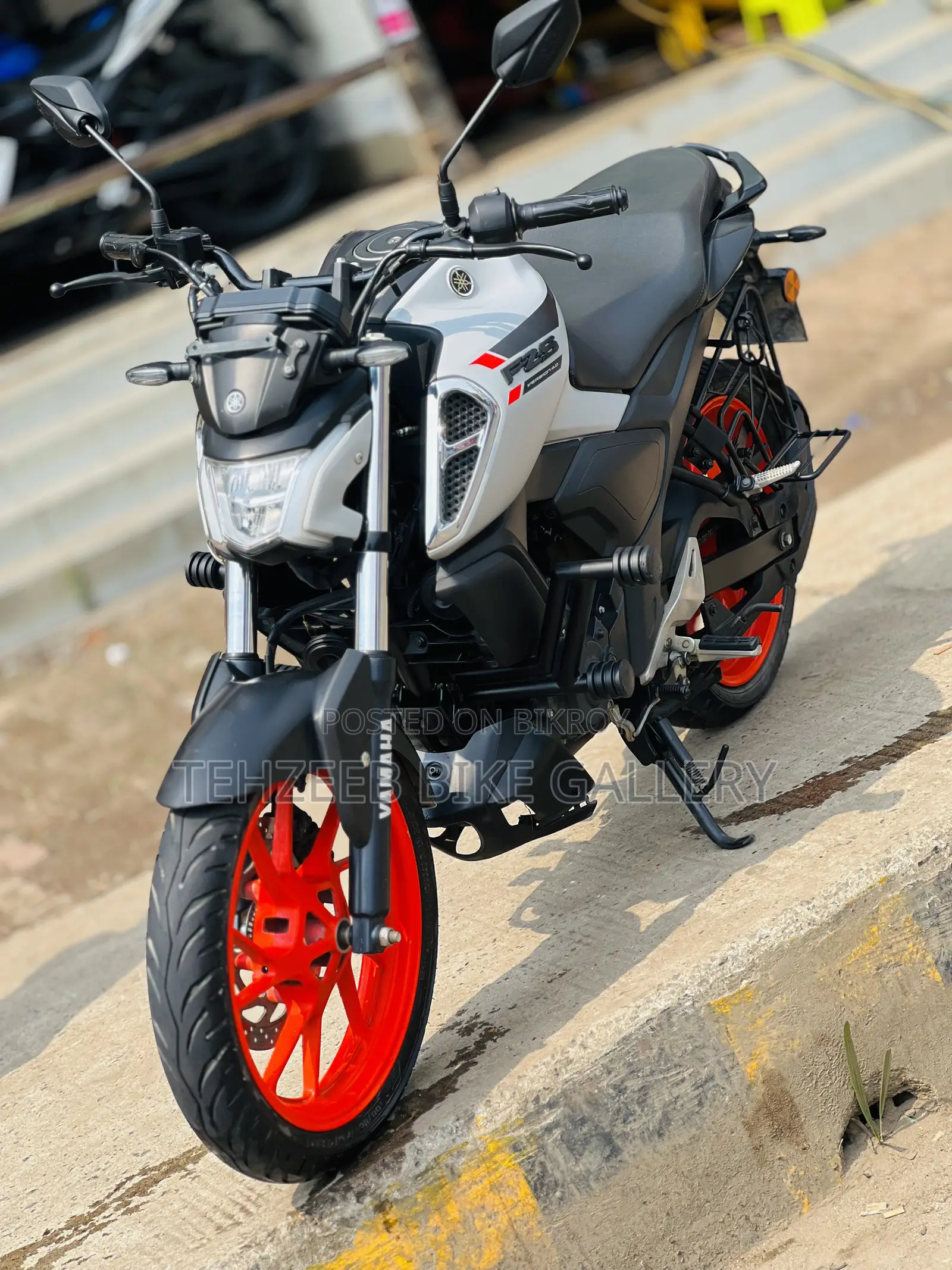 Yamaha FZ 2025 White