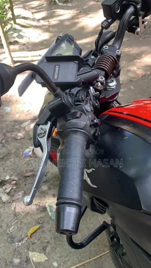 টিভিএস আপাচি আরটিআর ১৬০ ৪ভি এফআই ২০২৫ কালো