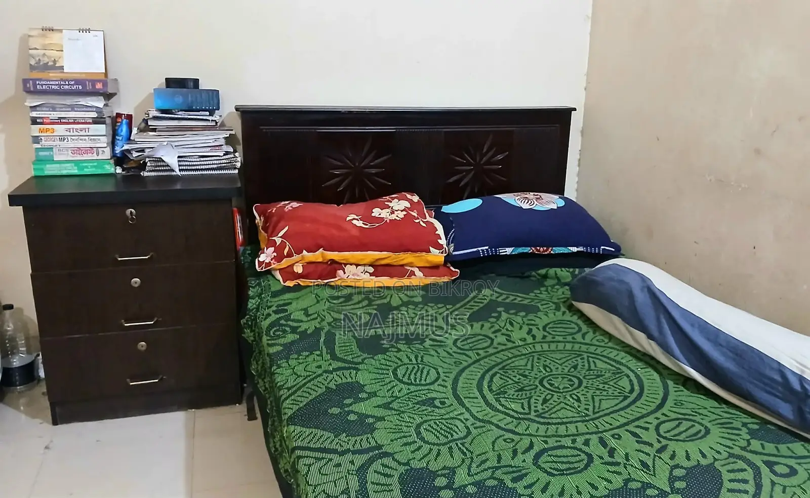 বিক্রয়ের জন্য ৪/৭ ফিট খাট!