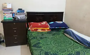 বিক্রয়ের জন্য ৪/৭ ফিট খাট!