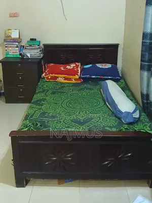 বিক্রয়ের জন্য ৪/৭ ফিট খাট!