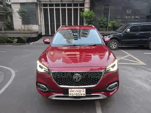 এমজি এইচএস ২০২১ লাল