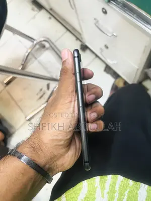 অ্যাপল আইফোন ৮ ৬৪ জিবি ব্ল্যাক
