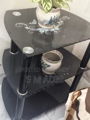 গ্লাস টেবিল