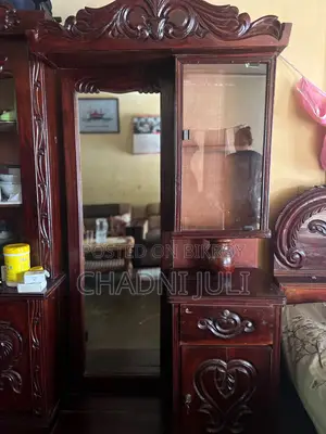 আলনা ও ড্রেসিংটেবিল