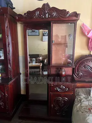 আলনা ও ড্রেসিংটেবিল