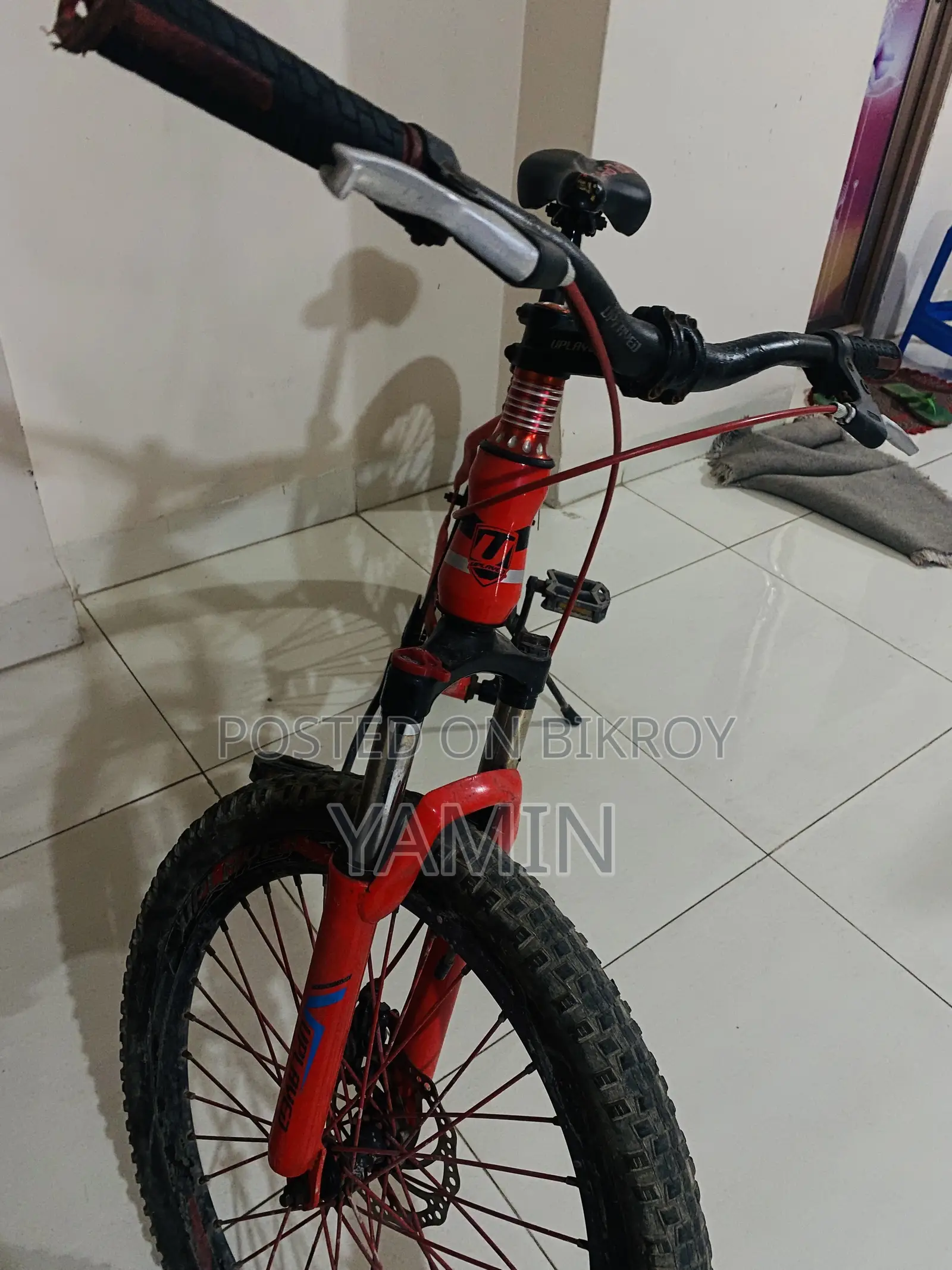 নতুন কন্ডিশনের সাইকেল এবং মাডগার্ডসহ