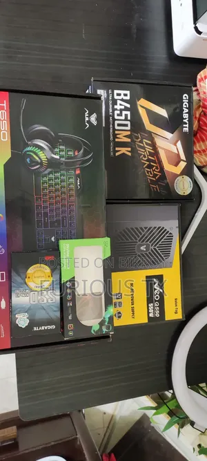 Desktop Computer Gigabyte 8GB AMD Ryzen 5 SSD 256GB