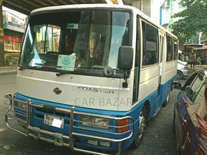 টয়োটা কোস্টার ২০০১ নীল