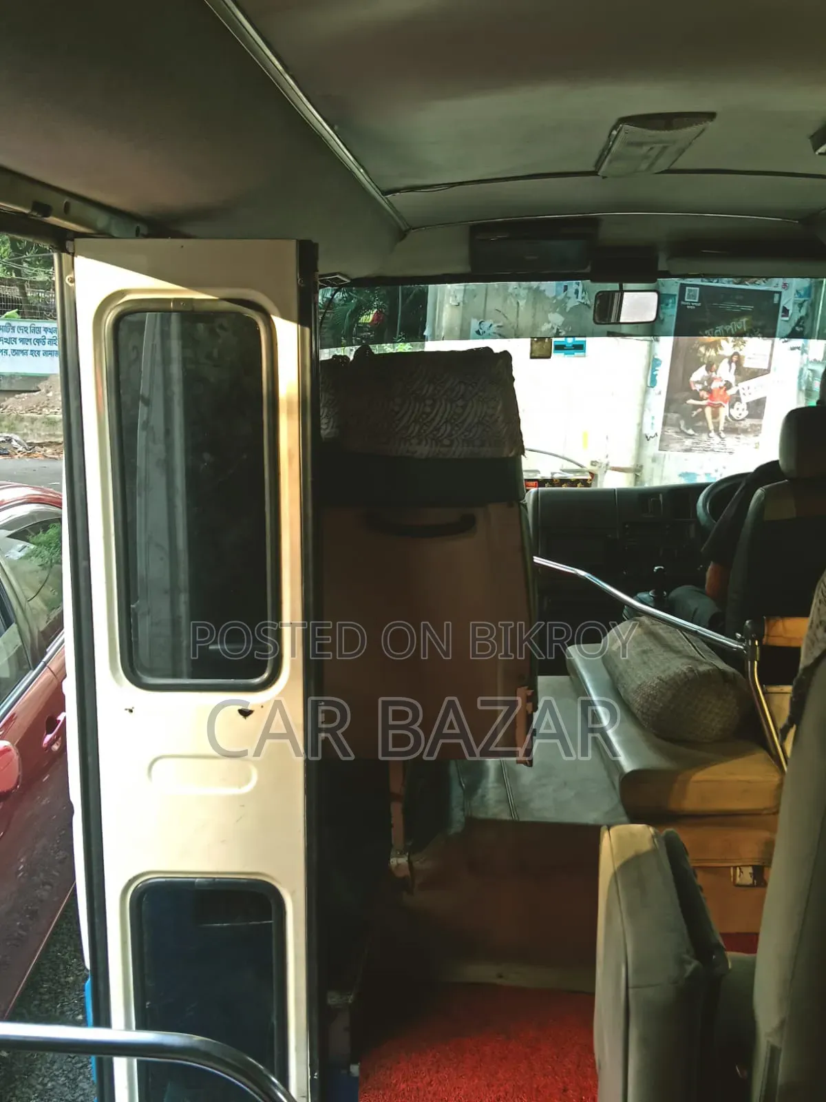 টয়োটা কোস্টার ২০০১ নীল