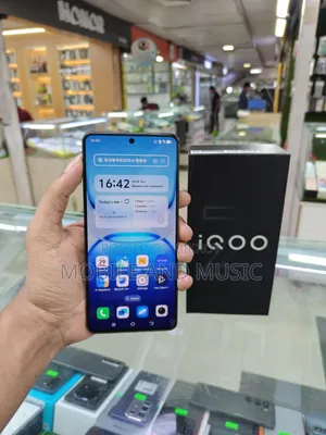 আইকিউওও ২৫৬ জিবি ব্ল্যাক