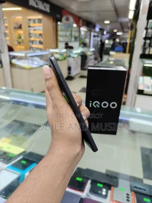 আইকিউওও ২৫৬ জিবি ব্ল্যাক