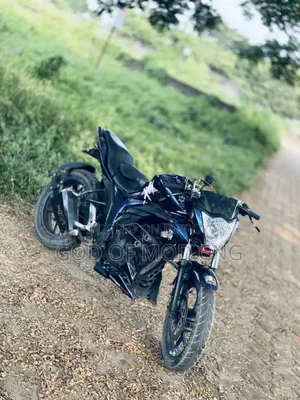 সুজুকি গিক্সার ২০১৭ নীল