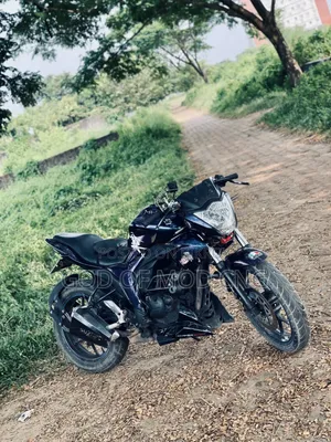 সুজুকি গিক্সার ২০১৭ নীল