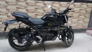 নতুন সুজুকি জিক্সার ২০২৪ কালো