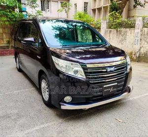 Toyota Noah 1.8 Front-Wheel Drive Hybrid (7 seater) 2017 Black
