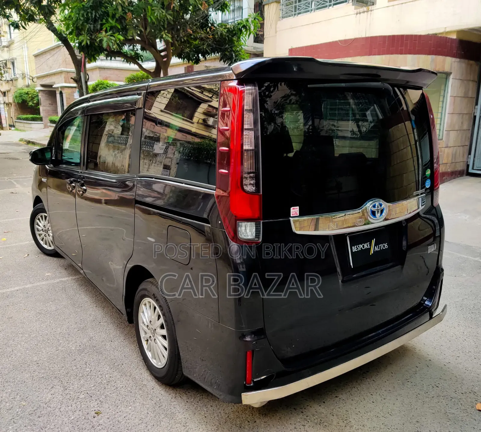 Toyota Noah 1.8 Front-Wheel Drive Hybrid (7 seater) 2017 Black