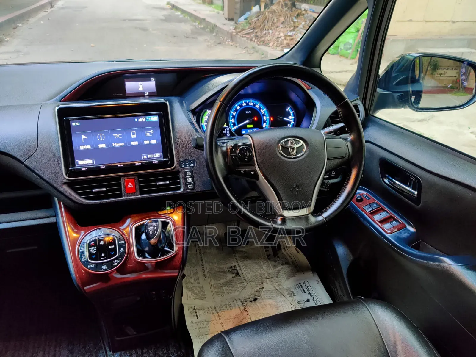 Toyota Noah 1.8 Front-Wheel Drive Hybrid (7 seater) 2017 Black