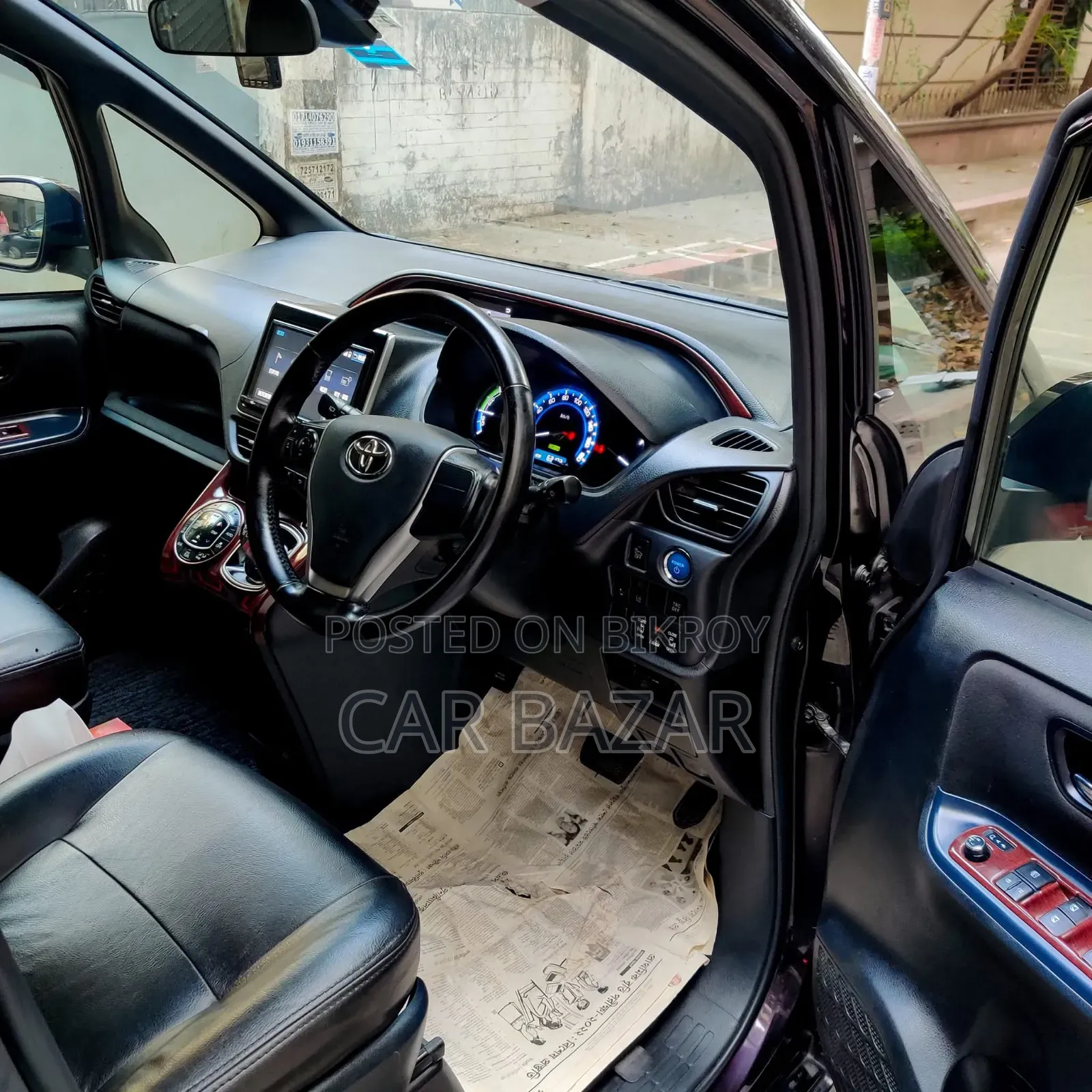 Toyota Noah 1.8 Front-Wheel Drive Hybrid (7 seater) 2017 Black