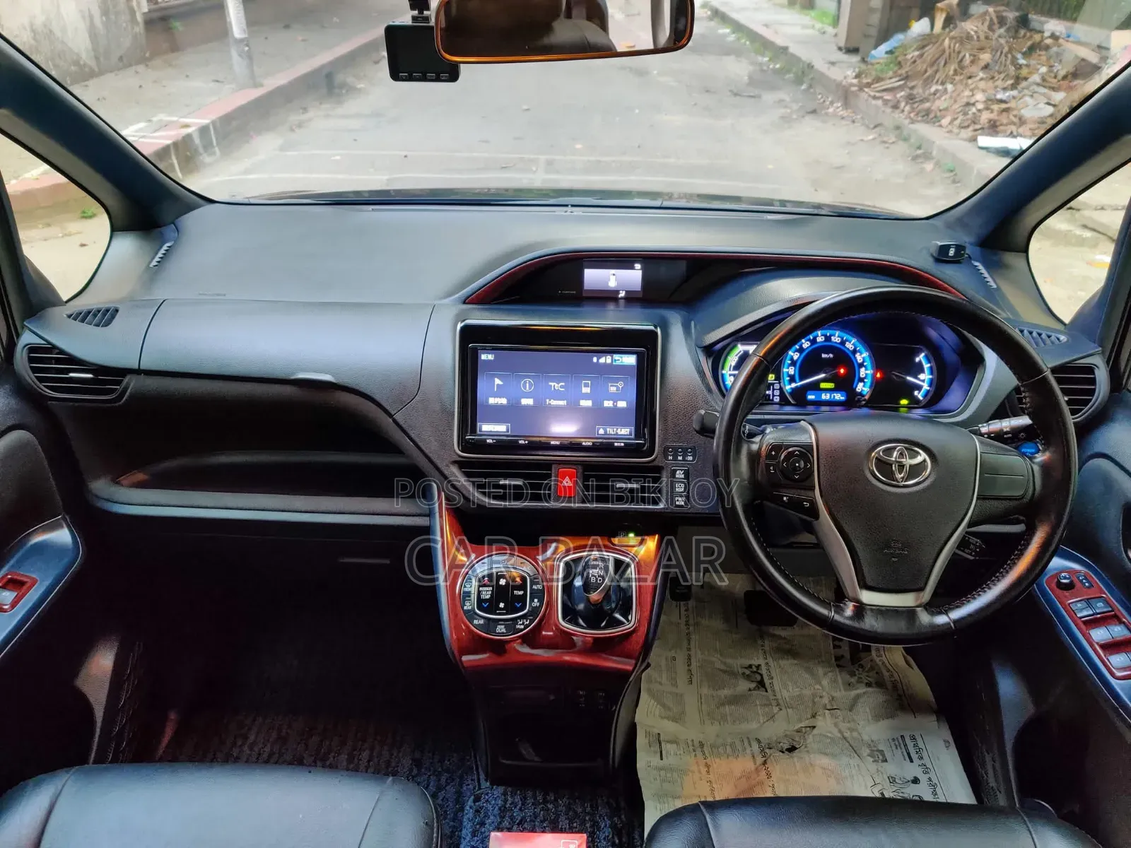 Toyota Noah 1.8 Front-Wheel Drive Hybrid (7 seater) 2017 Black