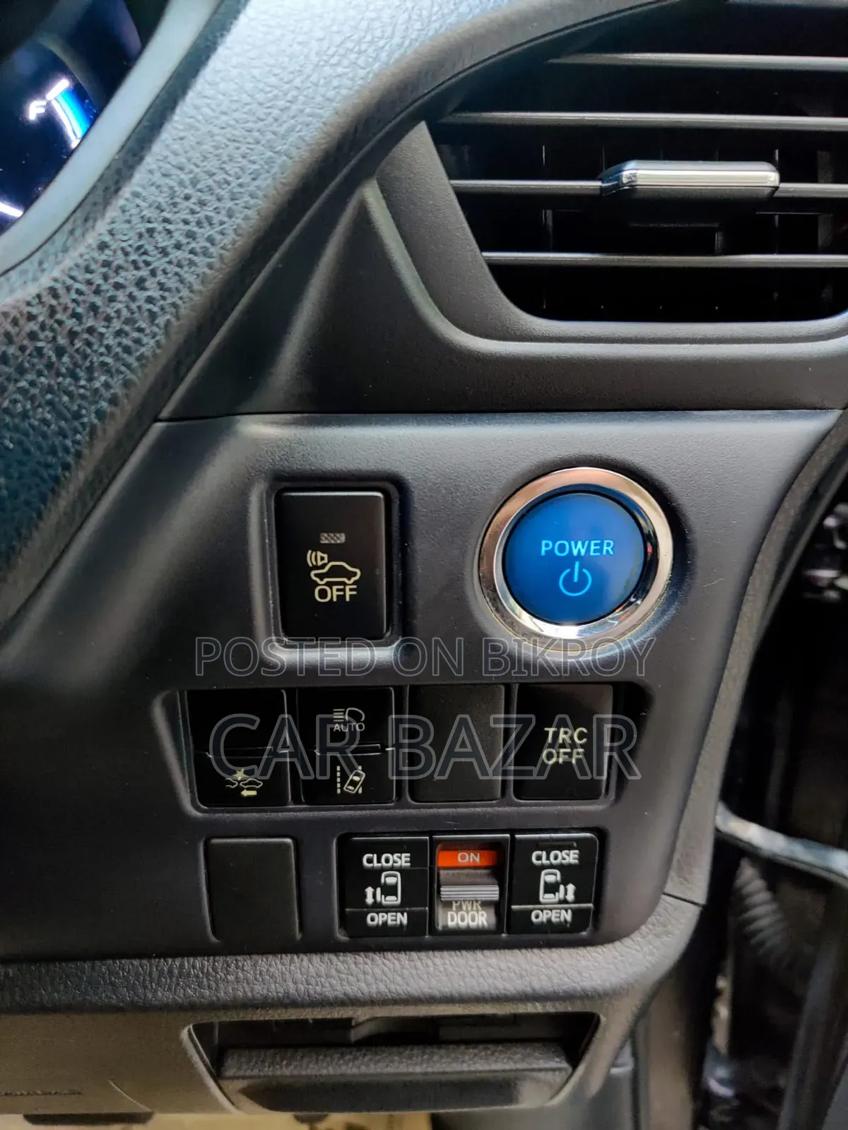 Toyota Noah 1.8 Front-Wheel Drive Hybrid (7 seater) 2017 Black