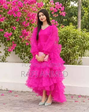 গোলাপী গাউন