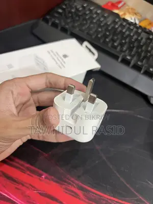 🔌 Apple 20W Adapter