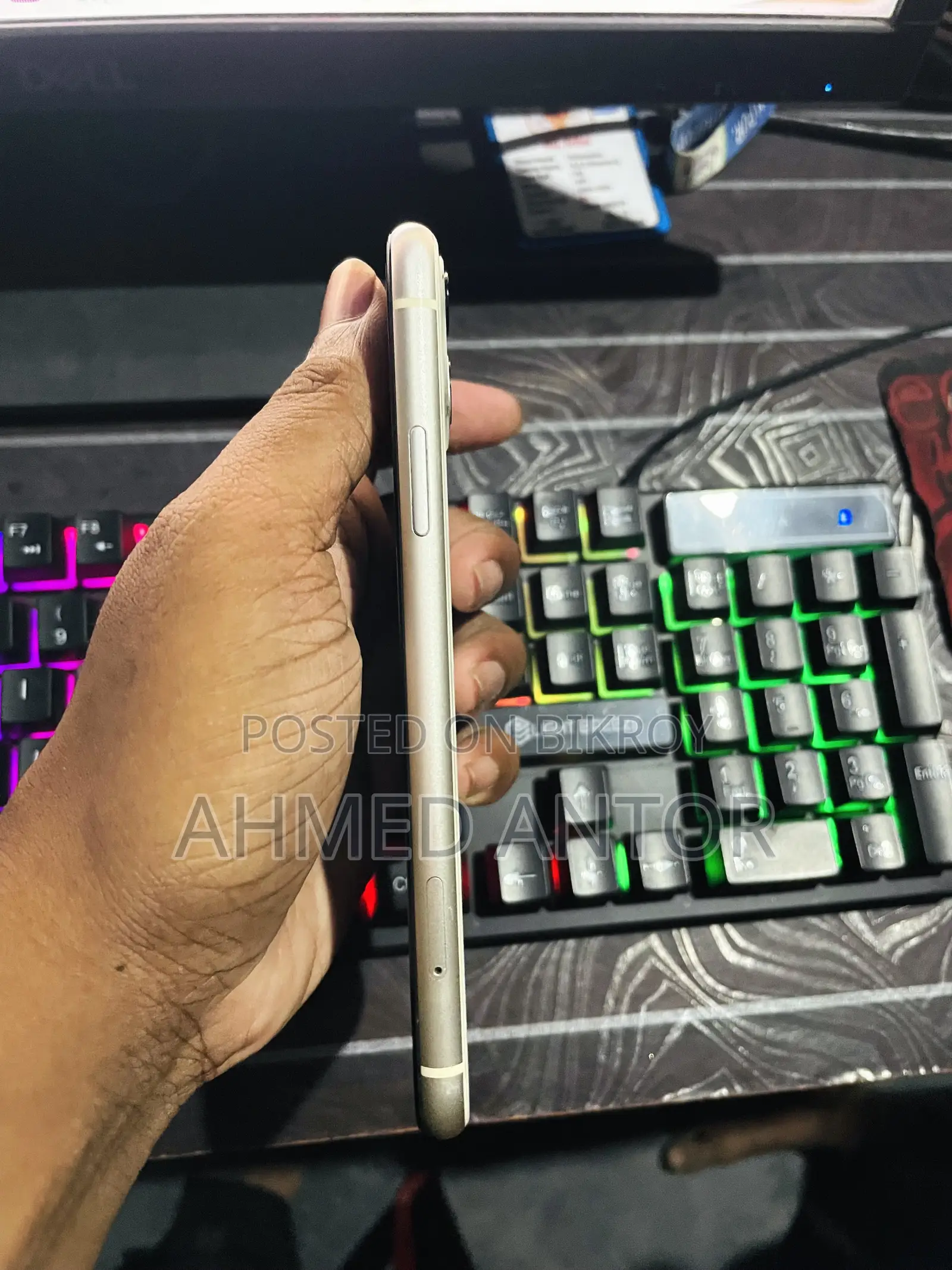 অ্যাপল আইফোন ১১ ১২৮ জিবি হোয়াইট