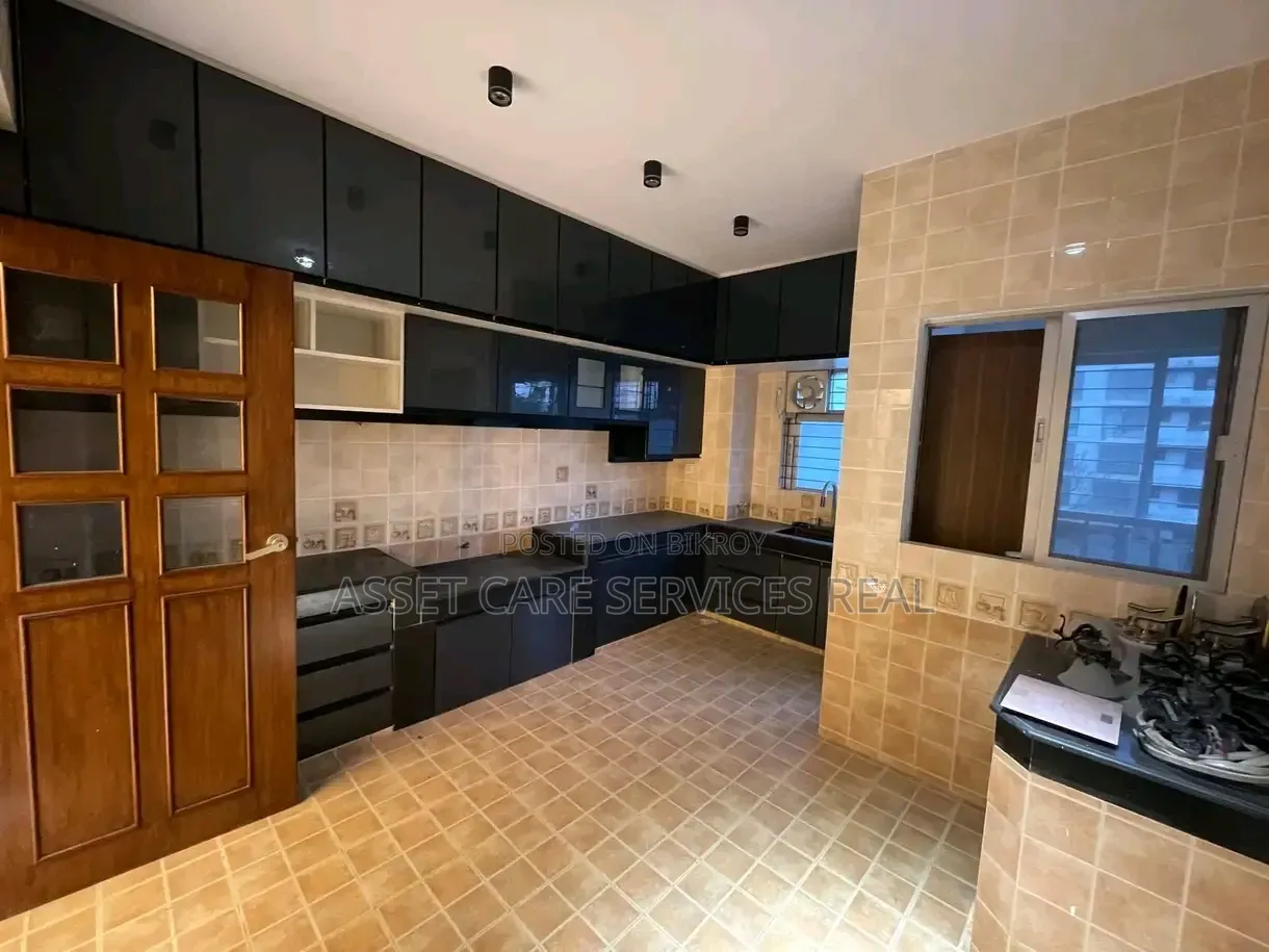 4 Bedroom Apartment in Banani for sale