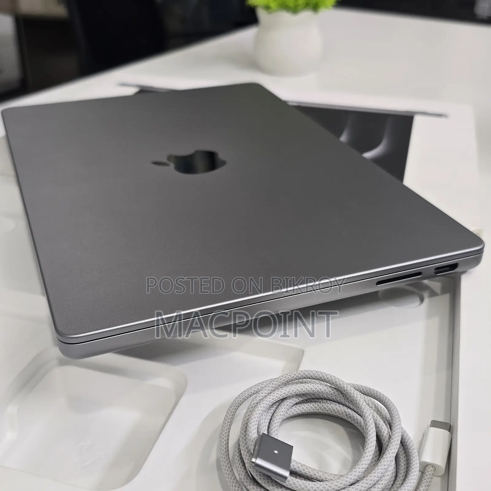 Laptop Apple MacBook Pro 2023 M3 8GB Apple M3 SSD 512GB