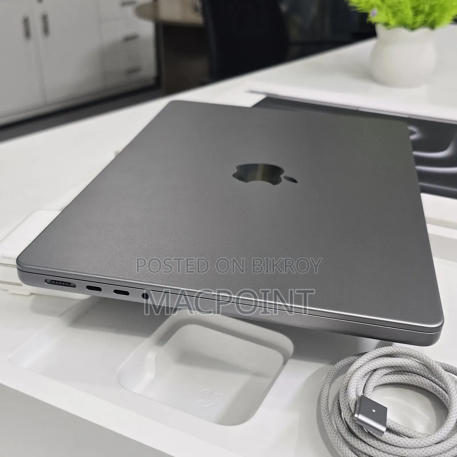 Laptop Apple MacBook Pro 2023 M3 8GB Apple M3 SSD 512GB