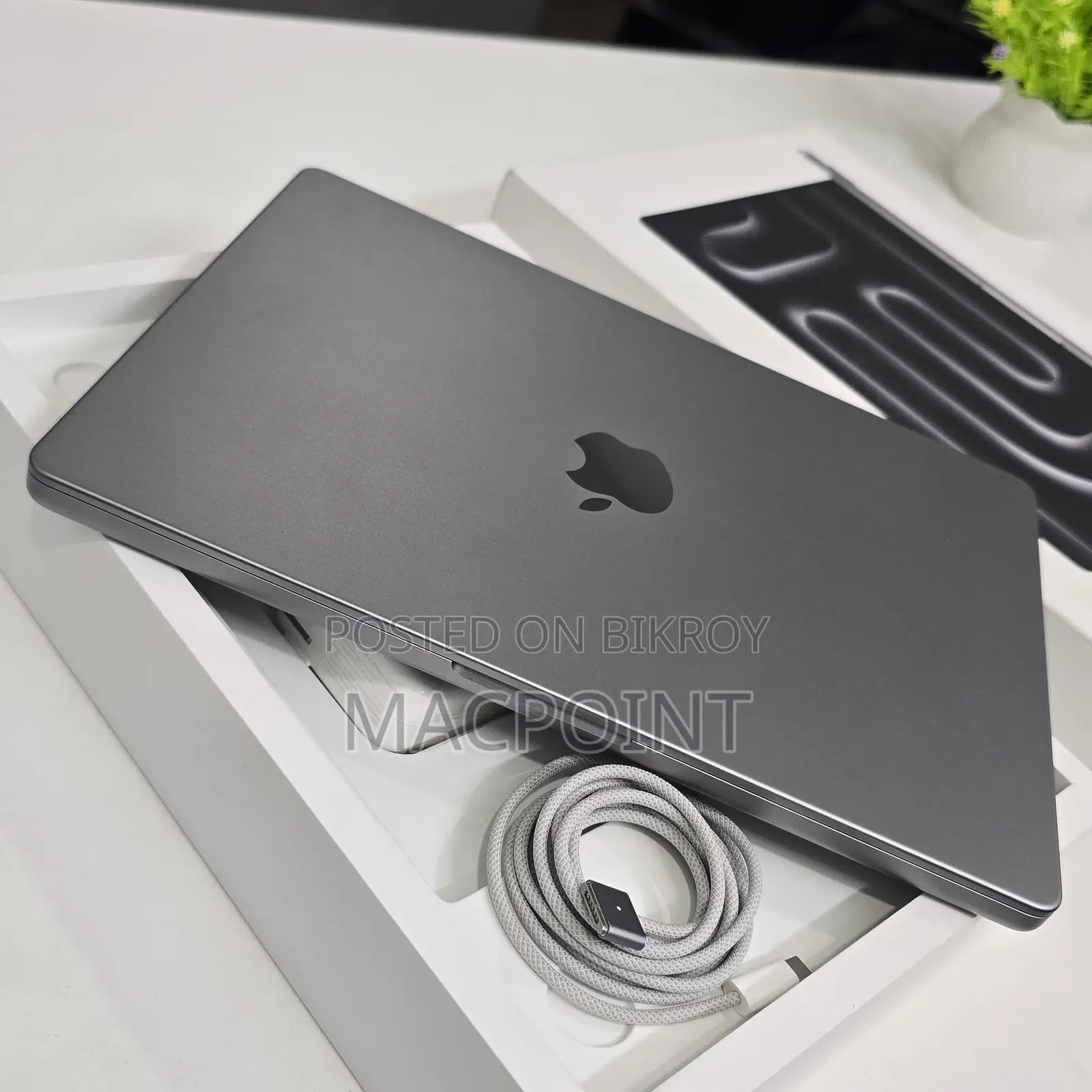 Laptop Apple MacBook Pro 2023 M3 8GB Apple M3 SSD 512GB