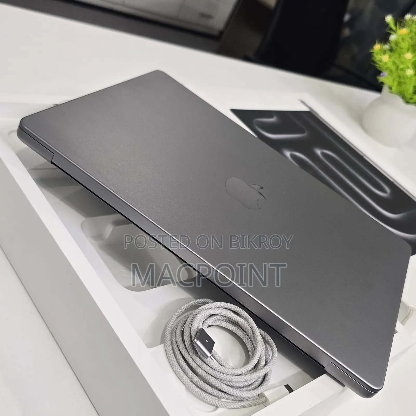 Laptop Apple MacBook Pro 2023 M3 8GB Apple M3 SSD 512GB