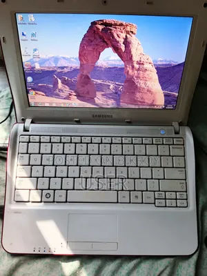 Laptop Samsung NP300E5X 2GB Intel Atom HDD 256GB