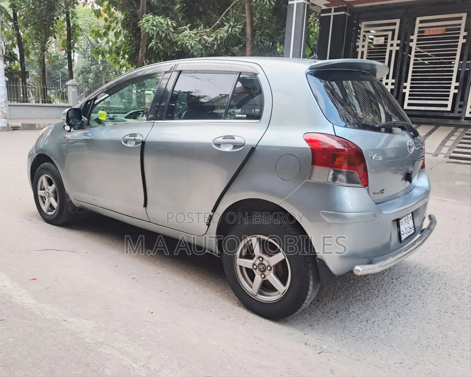 Toyota Vitz 2010 Gray