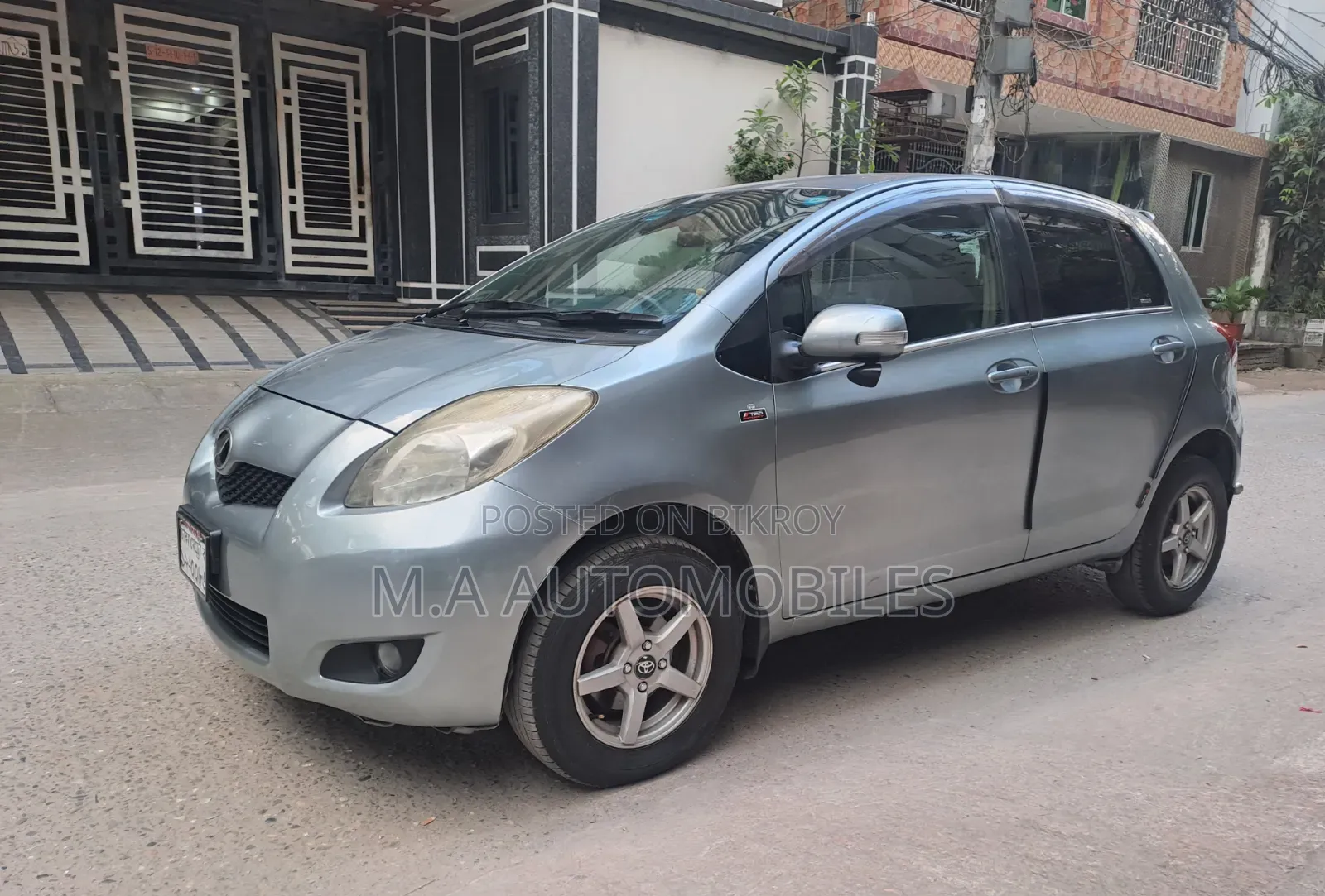 Toyota Vitz 2010 Gray