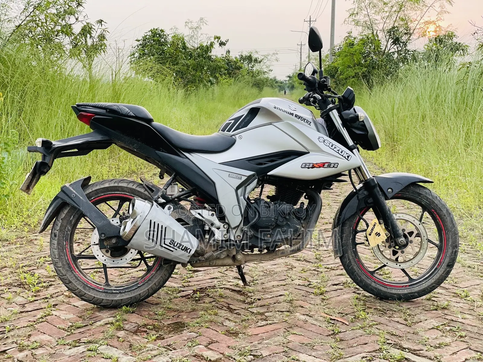 সুজুকি গিক্সার ২০২০ রূপালী