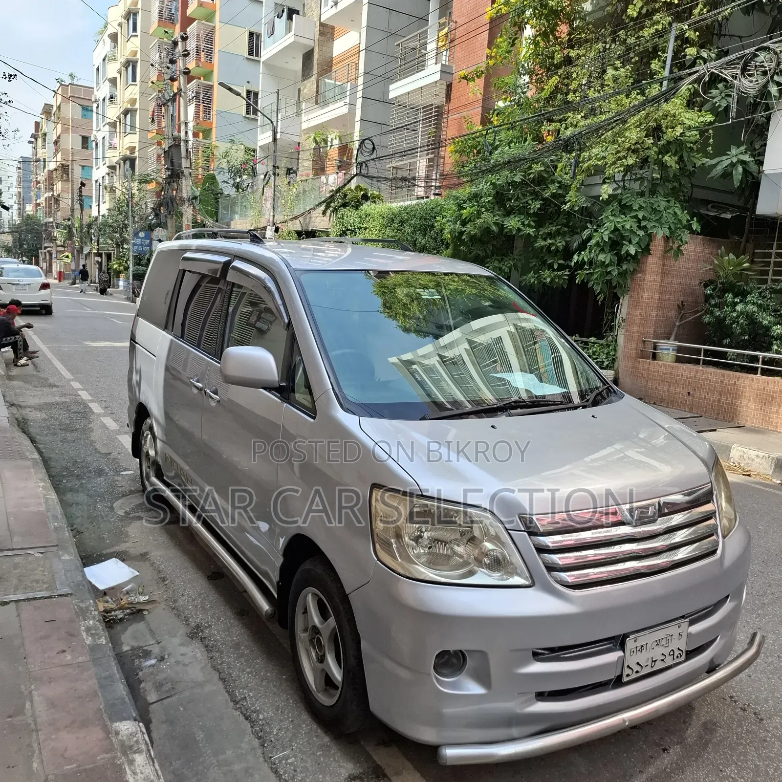 Toyota Noah 2004 Silver