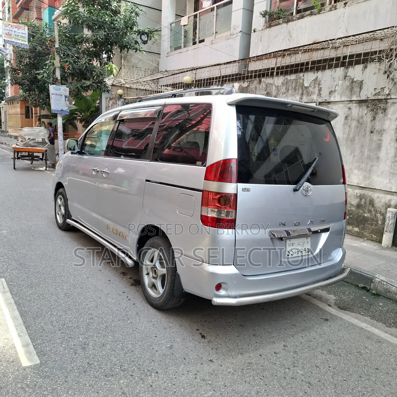 Toyota Noah 2004 Silver