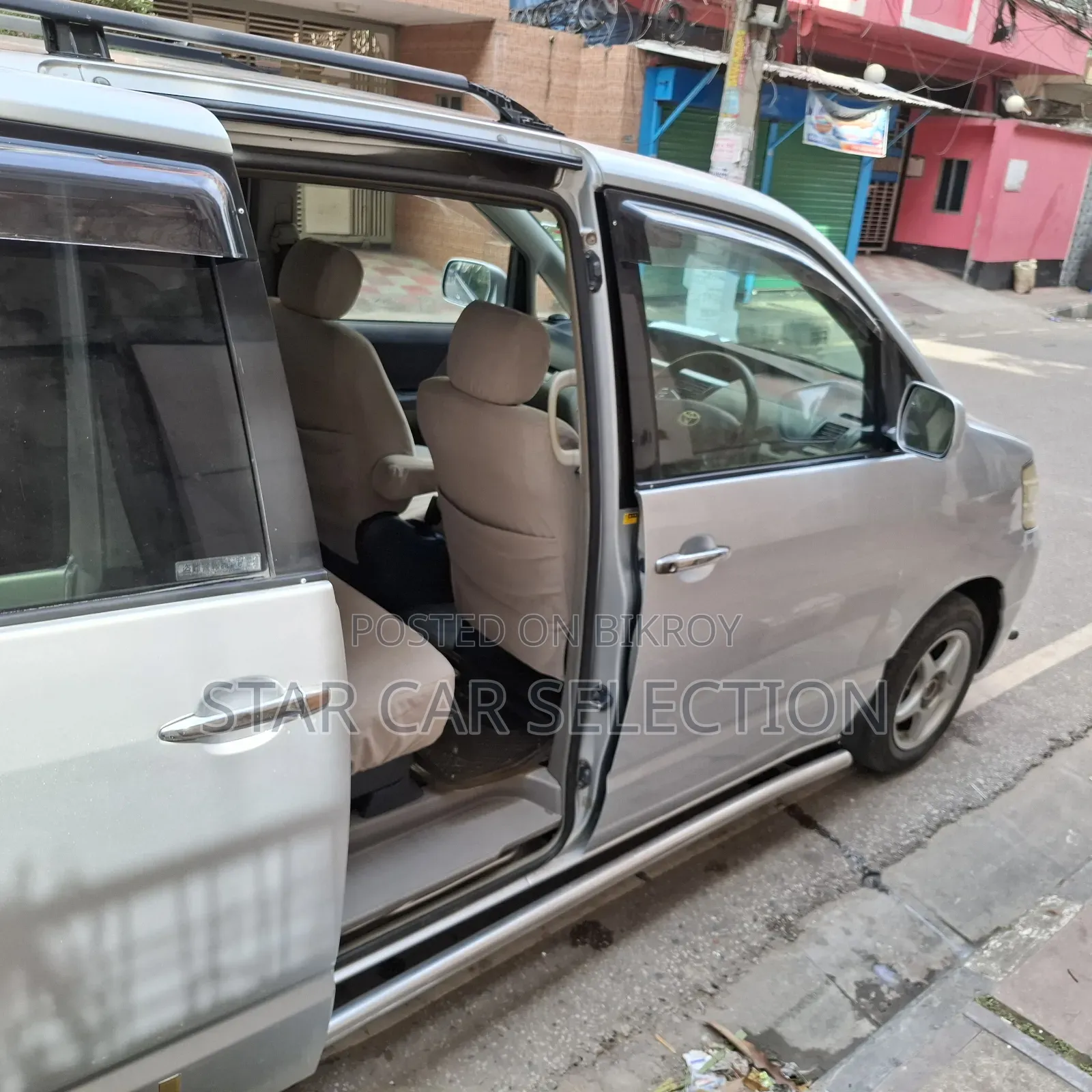 Toyota Noah 2004 Silver