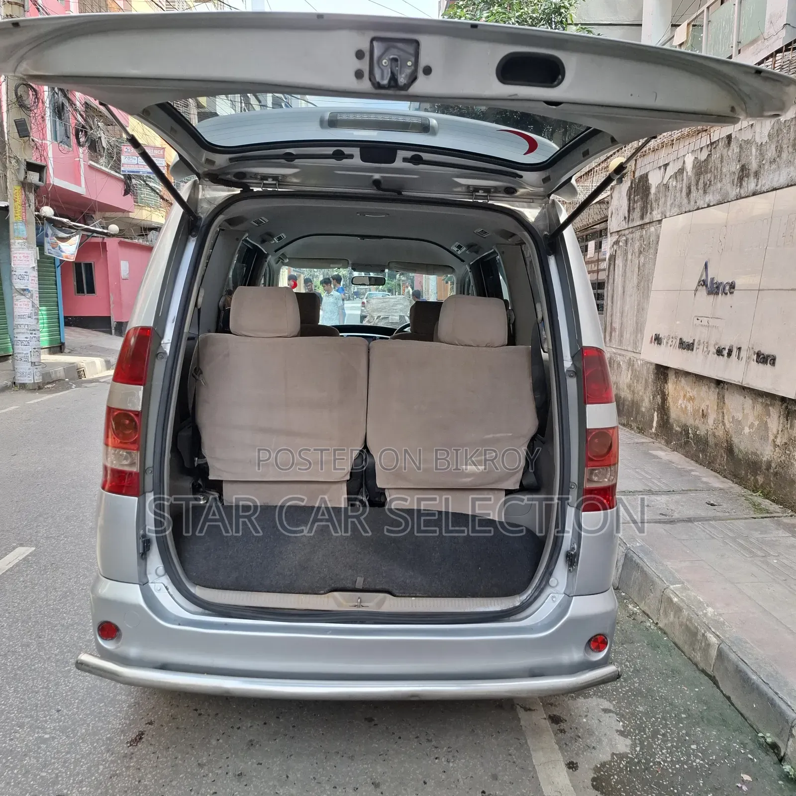 Toyota Noah 2004 Silver
