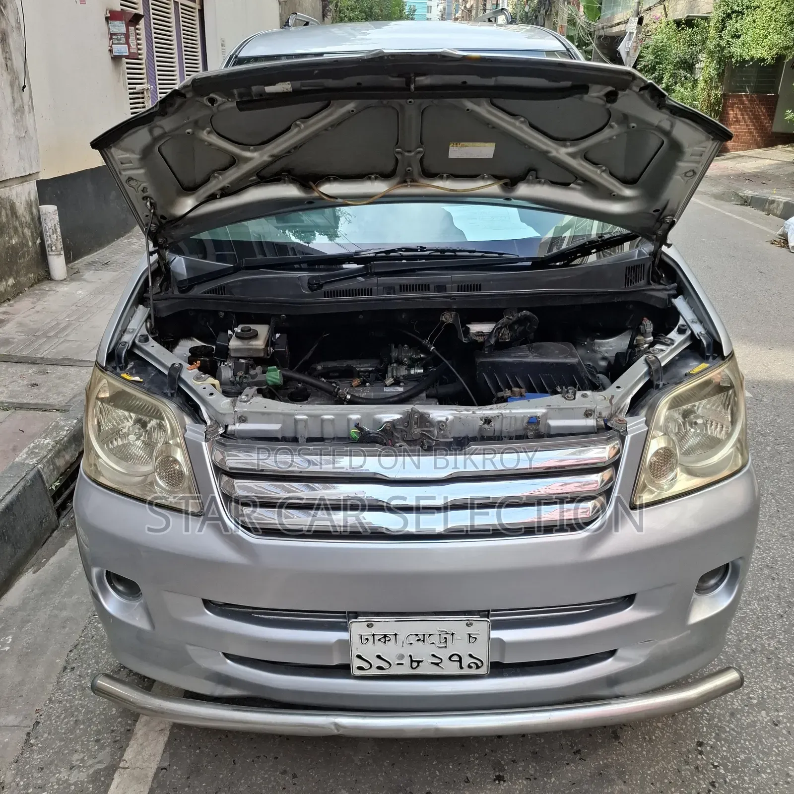 Toyota Noah 2004 Silver