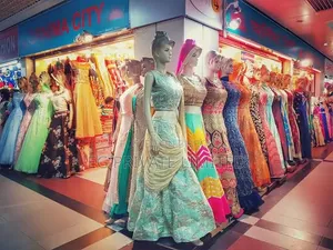 আরুহি ফ্যাশন হাউজে কিছু স্টাফ প্রয়োজন