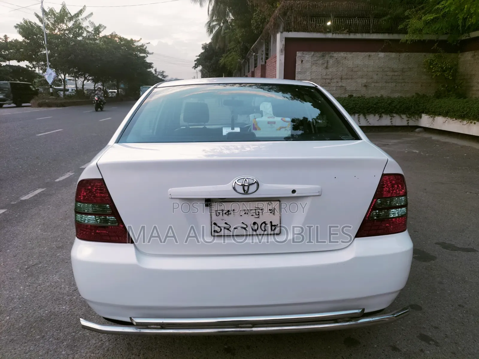 Toyota Corolla 2002 White