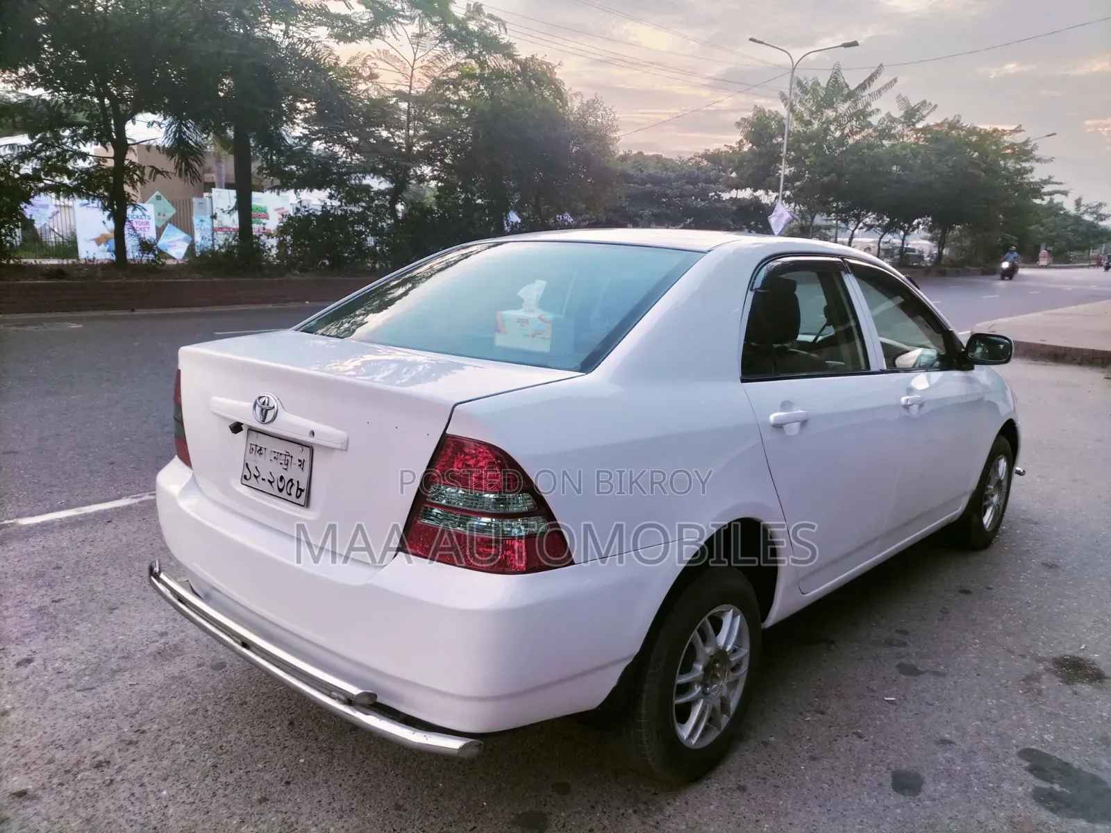 Toyota Corolla 2002 White