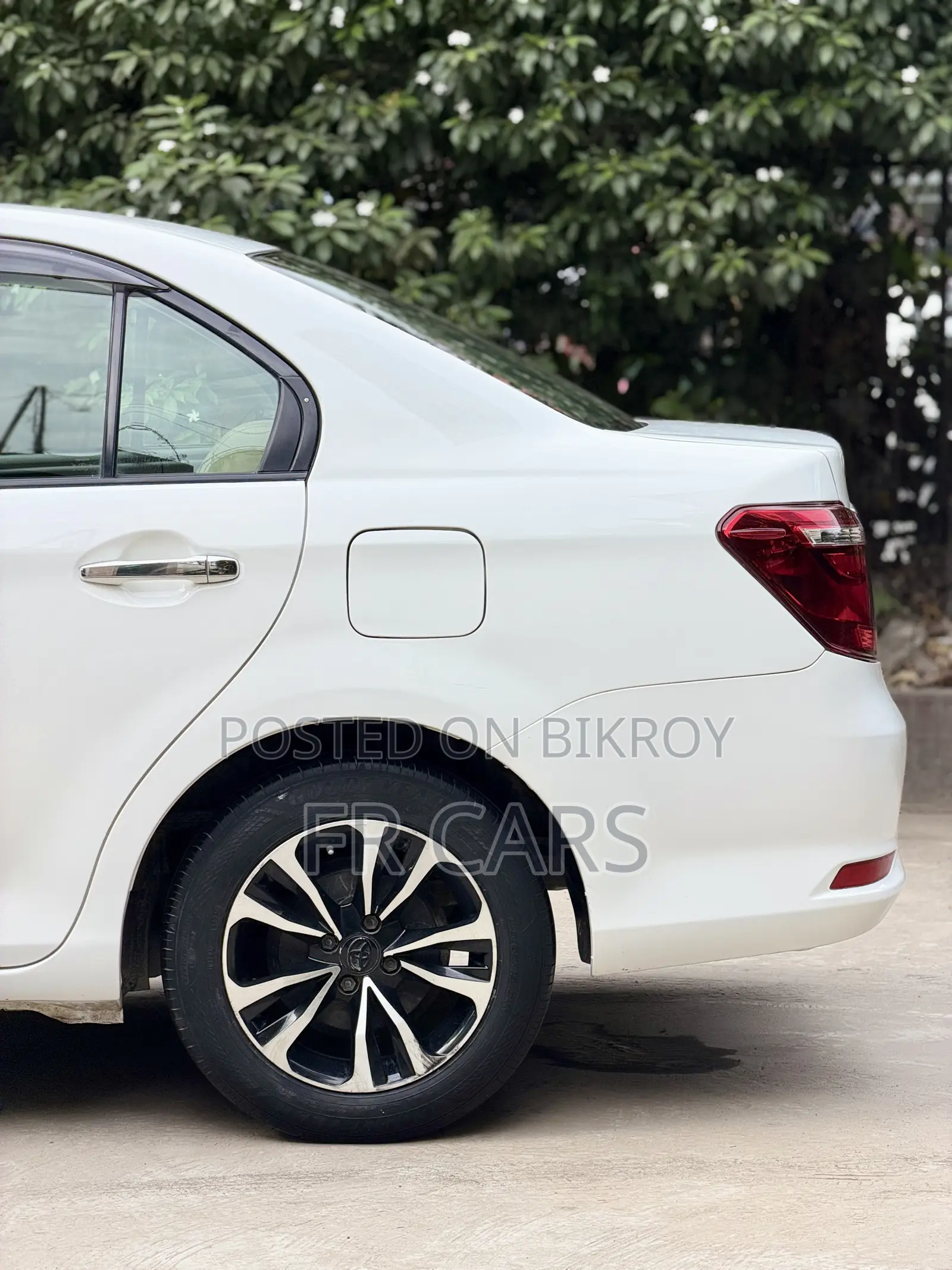 Toyota Axio 1.5 Hybrid 2-Wheel Drive 2017 White