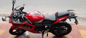 মোটরসাইকেল ২০২১ লাল